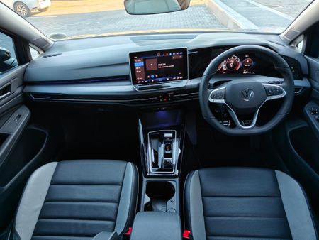2026-Volkswagen-Golf-14-TSI-R-Line-Auto-110kw_17