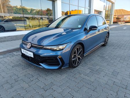 2026-Volkswagen-Golf-14-TSI-R-Line-Auto-110kw_1