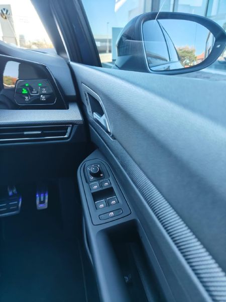 2026-Volkswagen-Golf-14-TSI-R-Line-Auto-110kw_20