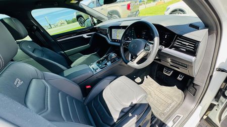 2023-Volkswagen-Touareg-30-TDI-V6-Executive_11