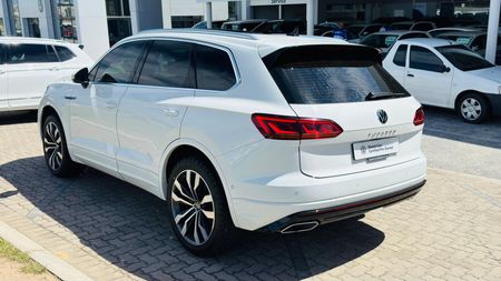 2023-Volkswagen-Touareg-30-TDI-V6-Executive_2