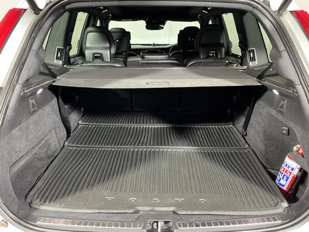 2019-Volvo-XC90-T6-R-Design-AWD_13