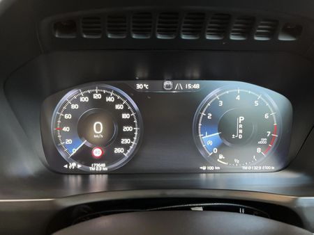 2019-Volvo-XC90-T6-R-Design-AWD_2
