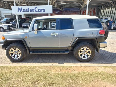 2021-Toyota-FJ-Cruiser-40-V6_4