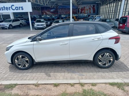 2022-Hyundai-i20-12-Fluid_4