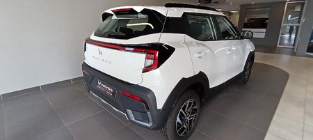 2026-Mahindra-XUV-3XO-12T-AX5_2