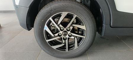 2026-Mahindra-XUV-3XO-12T-AX5_8