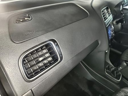 2026-Volkswagen-Polo-Vivo-16-Style_15