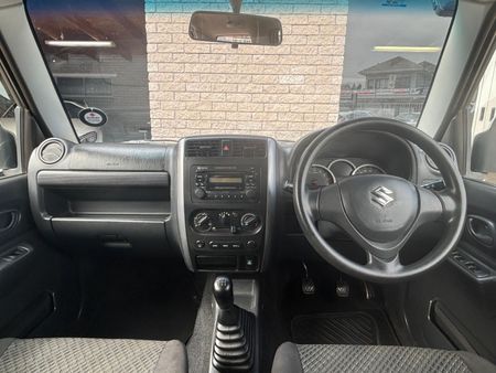 2015-Suzuki-Jimny-13_10