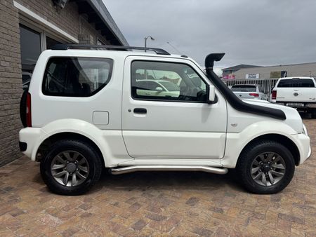 2015-Suzuki-Jimny-13_3