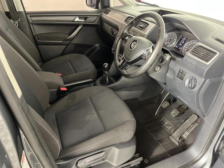 2019-Volkswagen-Caddy-10-TSI-Trendline_9