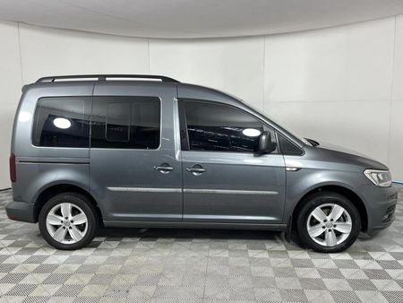 2019-Volkswagen-Caddy-10-TSI-Trendline_18