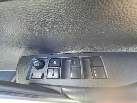 2022-Toyota-Corolla-Cross-18-XS_10