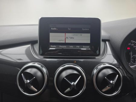 2014-Mercedes-Benz-B-Class-B-250-BE-Auto_17