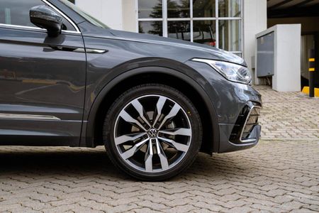 2021-Volkswagen-Tiguan-14-TSI-R-Line-DSG-Auto-110kW_18
