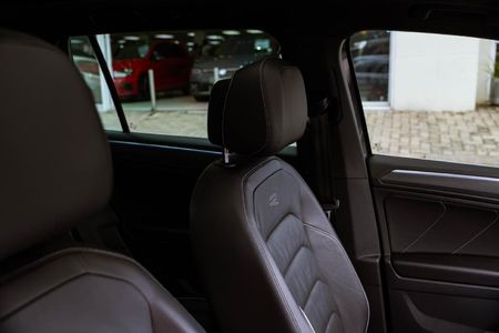 2021-Volkswagen-Tiguan-14-TSI-R-Line-DSG-Auto-110kW_7