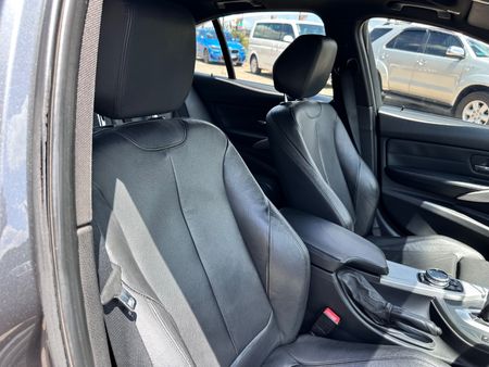 2014-BMW-3-Series-335i-M-Performance-Edition_10