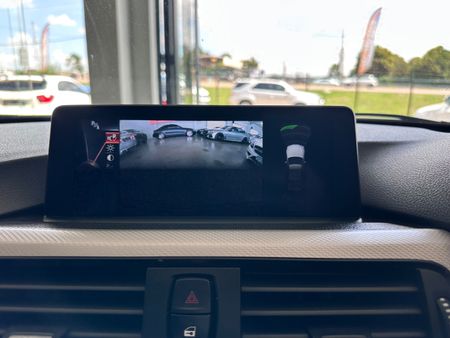 2014-BMW-3-Series-335i-M-Performance-Edition_12