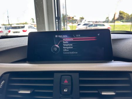 2014-BMW-3-Series-335i-M-Performance-Edition_13