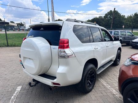 2010-Toyota-Land-Cruiser-Prado-40-V6-VX-Auto_5