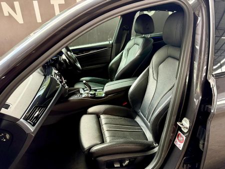 2017-BMW-5-Series-530d-M-Sport-Auto_17
