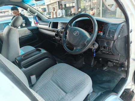 2016-Toyota-Quantum-25-D-4D-10-seat_11