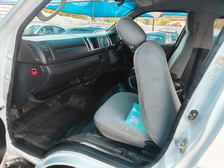2016-Toyota-Quantum-25-D-4D-10-seat_14