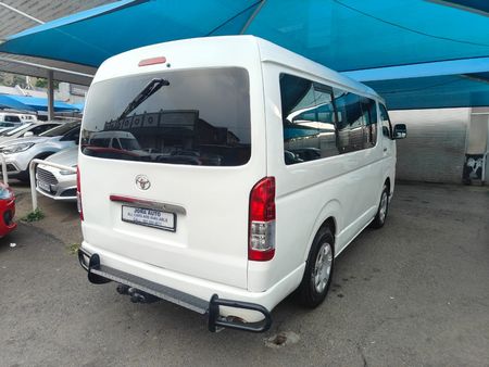 2016-Toyota-Quantum-25-D-4D-10-seat_5