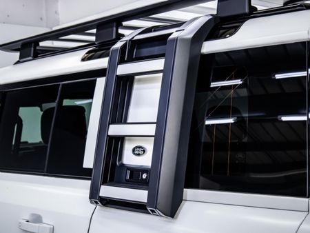 2023-Land-Rover-Defender-110-D300-HSE-X-Dynamic_13