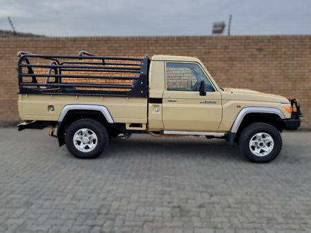 2022-Toyota-Land-Cruiser-79-42-D-Single-Cab_6
