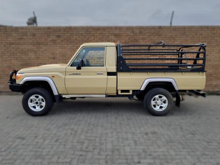 2022-Toyota-Land-Cruiser-79-42-D-Single-Cab_7