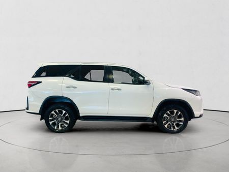 2024-Toyota-Fortuner-28-GD-6-4x4-Auto_2