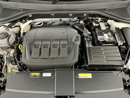 2023-Volkswagen-T-Roc-20-TSI-4M-R-Line-Auto_13