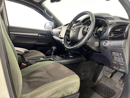 2021-Toyota-Hilux-28-GD-6-Raised-Body-Legend-Auto-Double-Cab_9