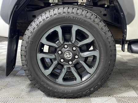 2021-Toyota-Hilux-28-GD-6-Raised-Body-Legend-Auto-Double-Cab_7