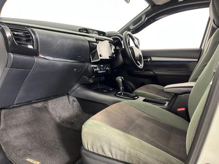 2021-Toyota-Hilux-28-GD-6-Raised-Body-Legend-Auto-Double-Cab_8