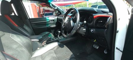 2024-Toyota-Hilux-28GD-6-GR-Sport-Double-Cab-4x4_13