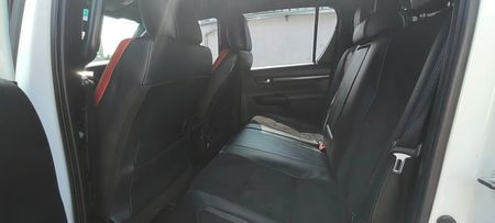 2024-Toyota-Hilux-28GD-6-GR-Sport-Double-Cab-4x4_16