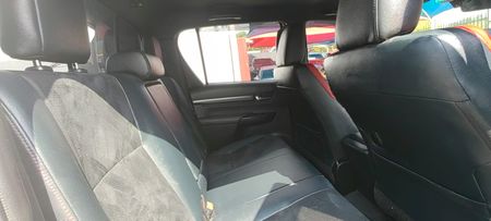 2024-Toyota-Hilux-28GD-6-GR-Sport-Double-Cab-4x4_17