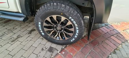 2024-Toyota-Hilux-28GD-6-GR-Sport-Double-Cab-4x4_23