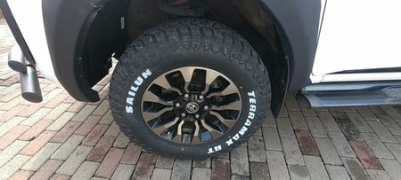 2024-Toyota-Hilux-28GD-6-GR-Sport-Double-Cab-4x4_24