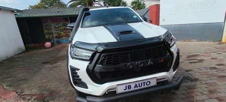 2024-Toyota-Hilux-28GD-6-GR-Sport-Double-Cab-4x4_4