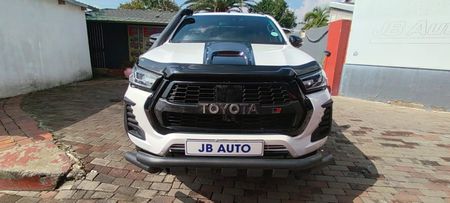 2024-Toyota-Hilux-28GD-6-GR-Sport-Double-Cab-4x4_5