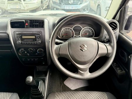 2015-Suzuki-Jimny-13_10