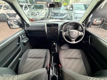 2015-Suzuki-Jimny-13_12