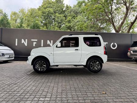 2015-Suzuki-Jimny-13_1
