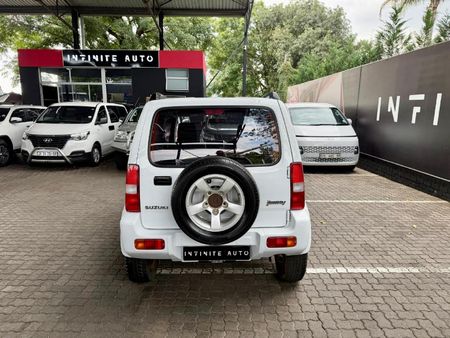 2015-Suzuki-Jimny-13_3
