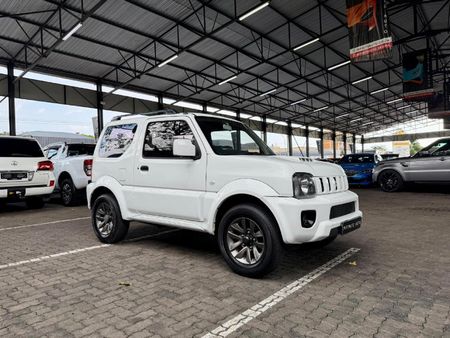 2015-Suzuki-Jimny-13_6