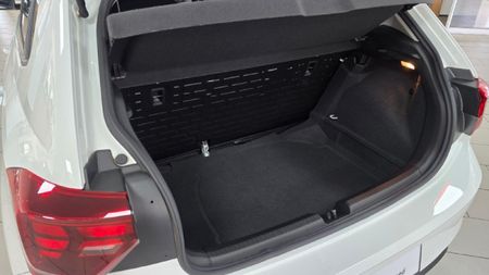 2026-Volkswagen-Polo-10-TSI_19