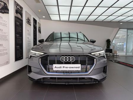 2022-Audi-e-tron-55-Advanced_1